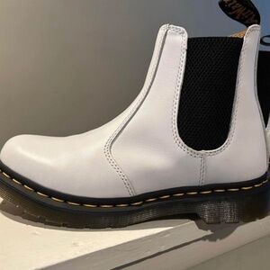 DR MARTEN White Boot Size 7
